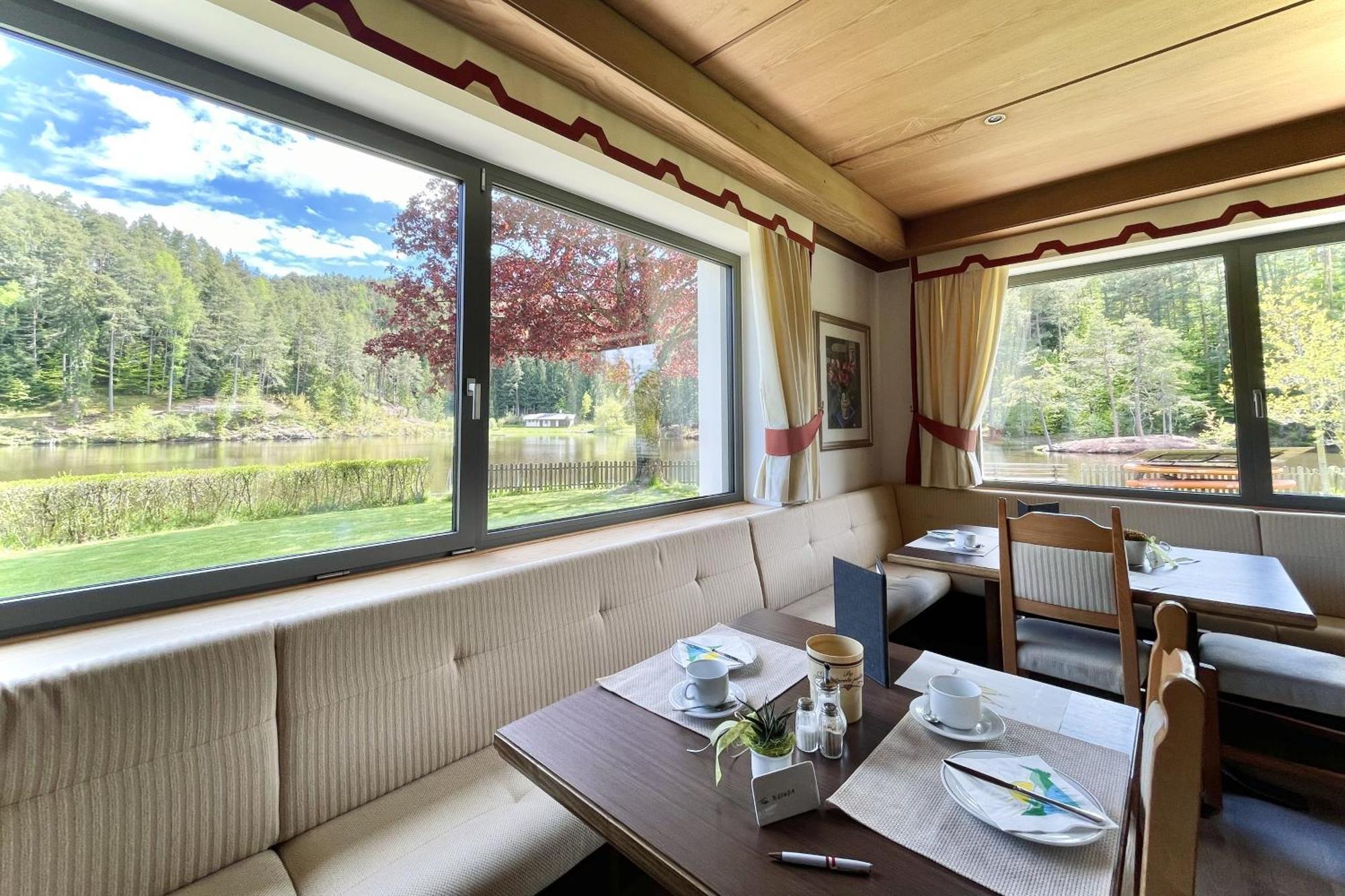Hotel Am Wolfgrubenersee ソプラボルツァーノ エクステリア 写真