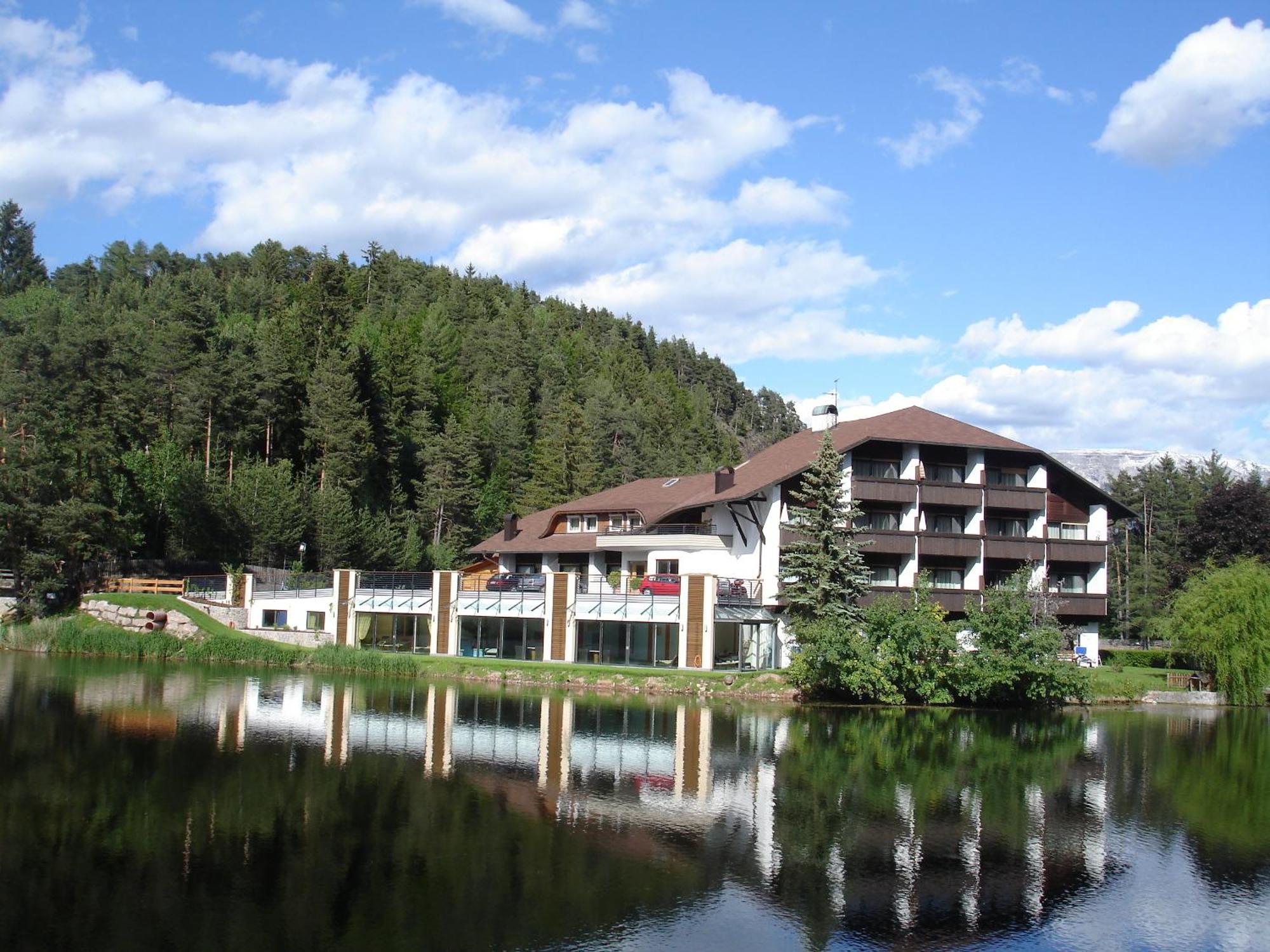 Hotel Am Wolfgrubenersee ソプラボルツァーノ エクステリア 写真