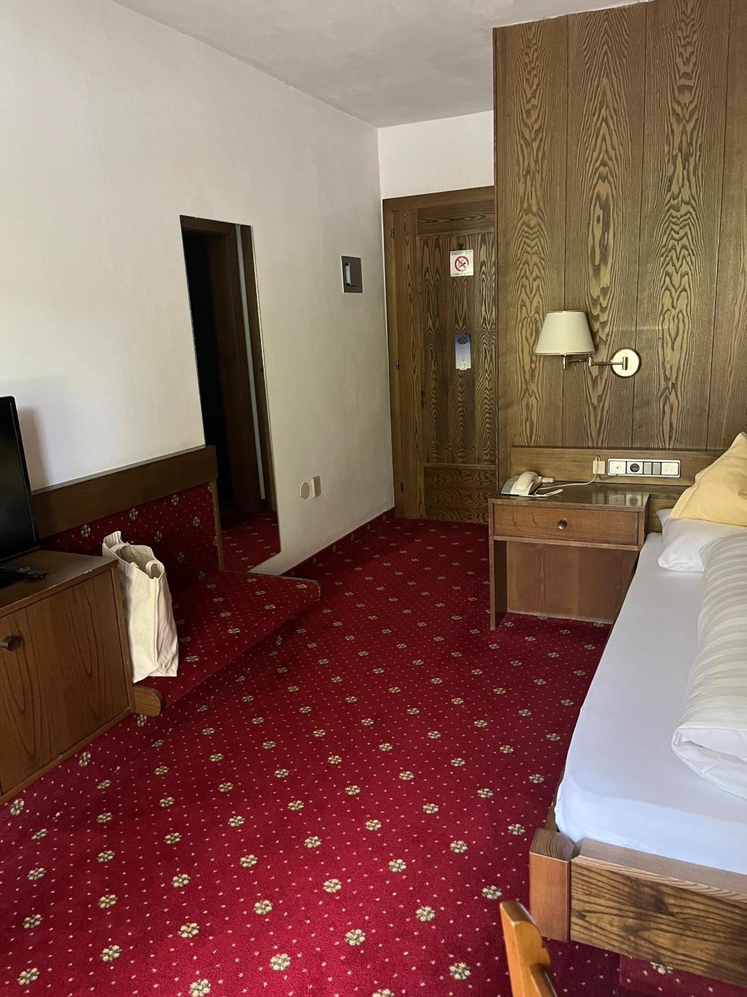 Hotel Am Wolfgrubenersee ソプラボルツァーノ エクステリア 写真