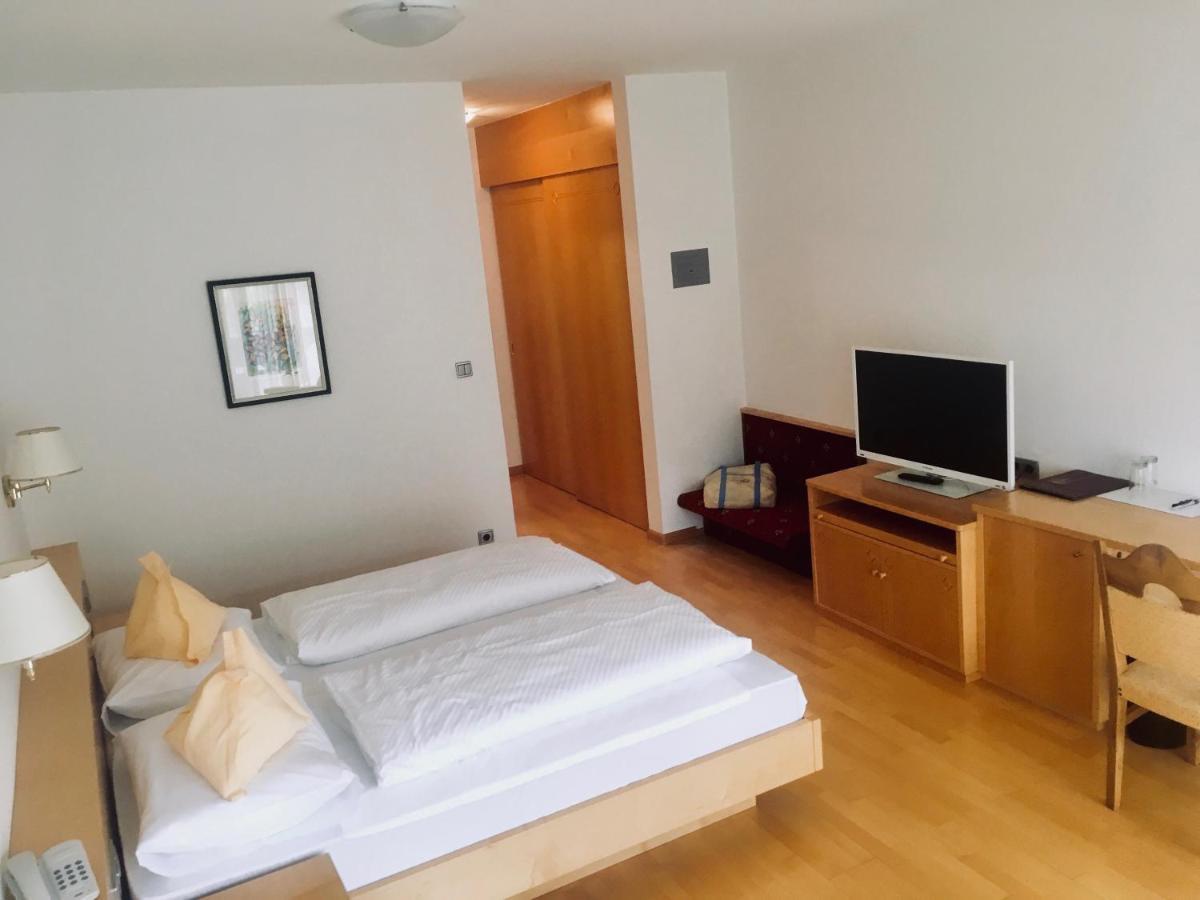 Hotel Am Wolfgrubenersee ソプラボルツァーノ エクステリア 写真